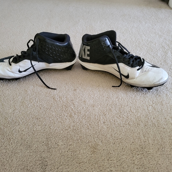 Nike football cleats - Picture 2 of 4